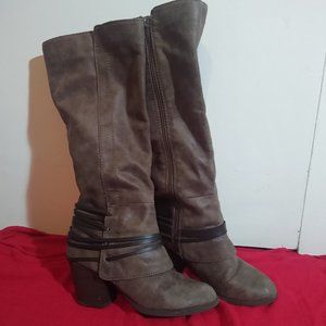 Feralicious Lexis Tall boot Gray Taupe size 7 wide calf